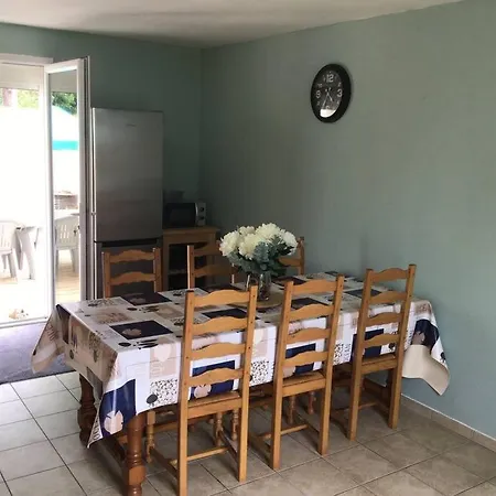 Maison De A Deux Pas De La Nyaraló Pirou